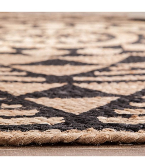 Anji Mountain 4' Round Pippin Black & Tan Jute Rug