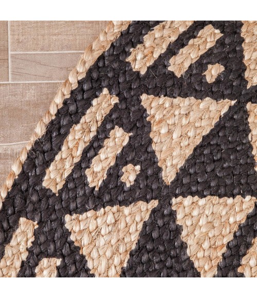 Anji Mountain 4' Round Pippin Black & Tan Jute Rug