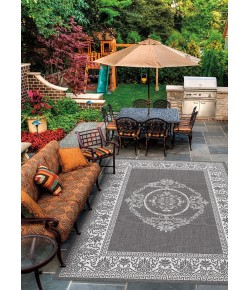 Couristan Recife Antq Medallion Grey/White Area Rug 7 ft. 6 in. X 7 ft. 6 in. Square