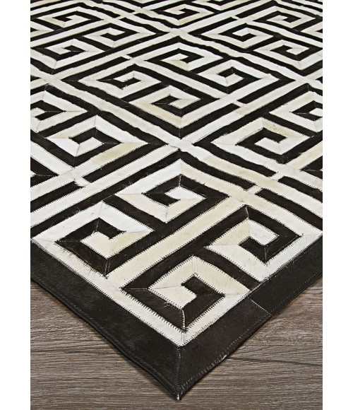 Couristan Chalet Meander 2' x 4' Black/Ivory Area Rug