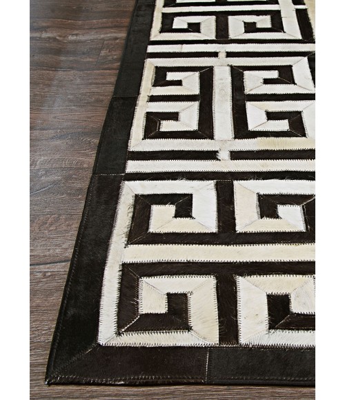 Couristan Chalet Meander 2' x 4' Black/Ivory Area Rug