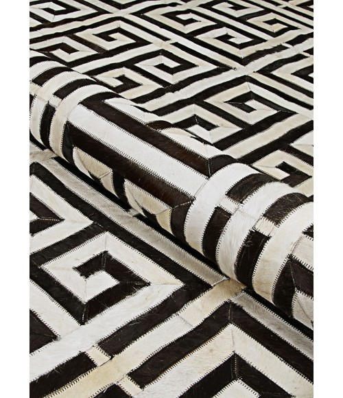 Couristan Chalet Meander 2' x 4' Black/Ivory Area Rug