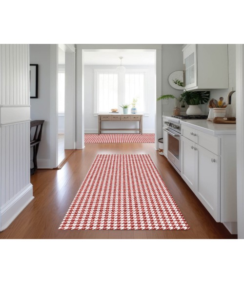 Dalyn Indoor/Outdoor Hinton HN1 Red Washable 2'3" x 10' Rug