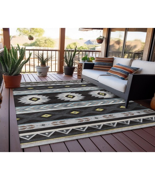 Dalyn Indoor/Outdoor Phoenix PH3 Black Washable 2'6" x 3'10" Rug