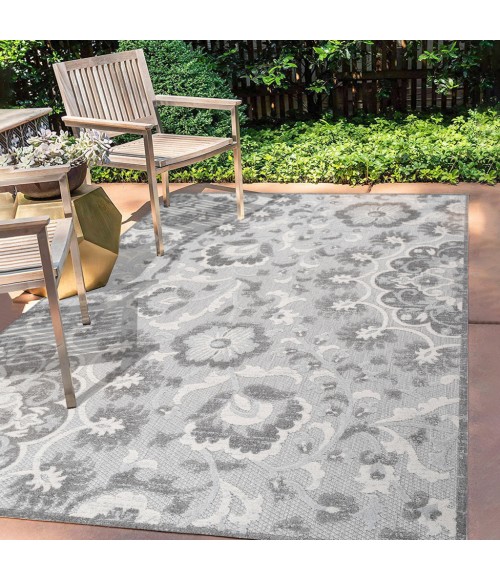 Lucena Modern Medallion High-Low Light Gray/Ivory 4 ft. x 6 ft. Indoor/Outdoor Area Rug
