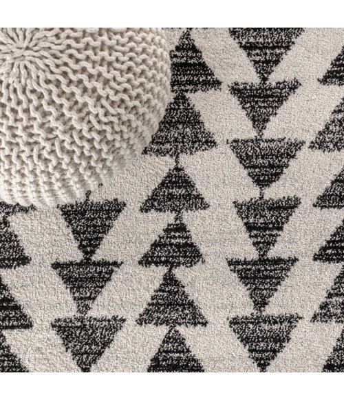 Aisha Moroccan Triangle Geometric Cream/Black 3 ft. x 5 ft. Area Rug