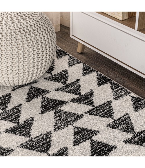 Aisha Moroccan Triangle Geometric Cream/Black 3 ft. x 5 ft. Area Rug