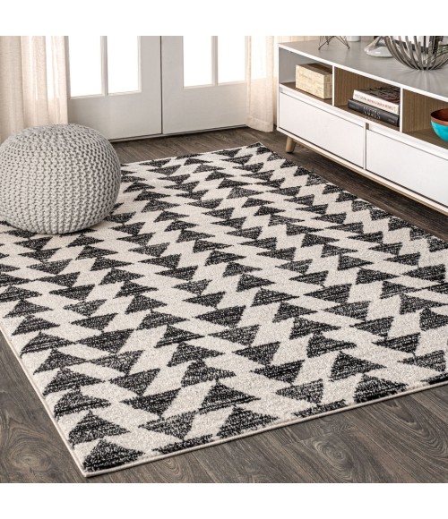 Aisha Moroccan Triangle Geometric Cream/Black 3 ft. x 5 ft. Area Rug