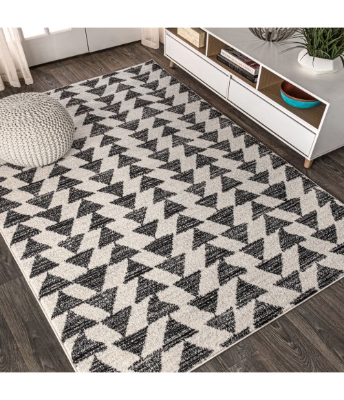 Aisha Moroccan Triangle Geometric Cream/Black 3 ft. x 5 ft. Area Rug
