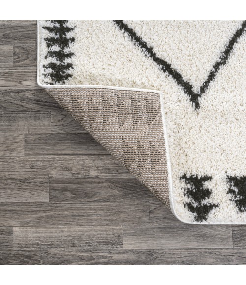 MOROCCAN HYPE Area Rug Calvia Moroccan Diamond Shag White/Gray 4 ft. x 6 ft. Area Rug
