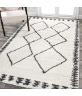 MOROCCAN HYPE Area Rug Calvia Moroccan Diamond Shag White/Gray 4 ft. x 6 ft. Area Rug