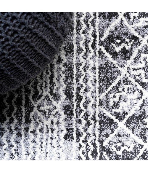 MOROCCAN HYPE Area Rug Iften Moroccan Geometric Distressed Ivory/Black 4 ft. x 6 ft. Area Rug