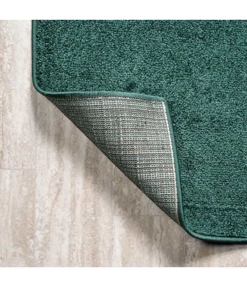 Haze Solid Low-Pile Emerald 5 ft. x 8 ft. Oval Area Rug