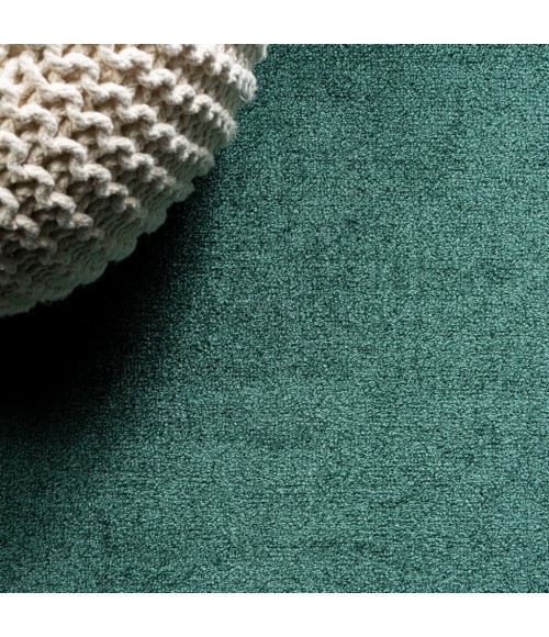 Haze Solid Low-Pile Emerald 5 ft. x 8 ft. Oval Area Rug
