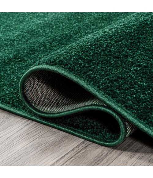 Haze Solid Low-Pile Emerald 5 ft. x 8 ft. Oval Area Rug