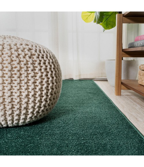 Haze Solid Low-Pile Emerald 5 ft. x 8 ft. Oval Area Rug