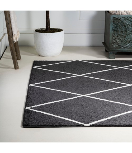 SUPERSOFT Area Rug Cole Minimalist Diamond Trellis Black/White 4 ft. x 6 ft. Area Rug