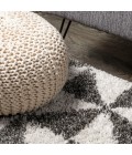 LONDON SHAG Area Rug Alcudia Geometric Shag Beige/Dark Gray 4 ft. x 6 ft. Area Rug