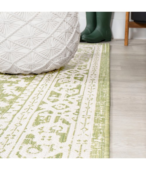 Sinjuri Medallion Textured Weave Green/Cream 2 ft. x 8 ft. Indoor/Outdoor Runner Rug