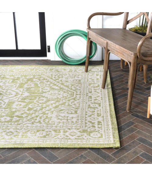 SANTA MONICA Area Rug Sinjuri Medallion Textured Weave Green/Cream 4 ft. x 6 ft. Indoor/Outdoor Area Rug