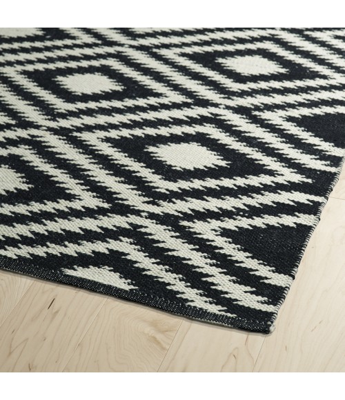 Kaleen Brisa Black BRI02-02-26B 2 ft. X 6 ft. Runner Rug