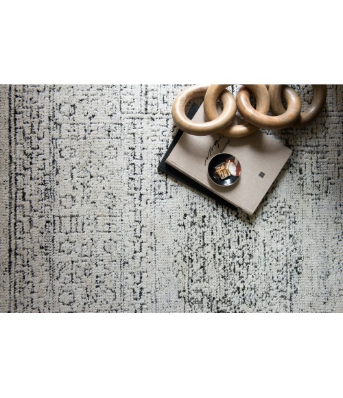 Loloi Vestige White / Black VQ-01 4ft. X 6ft. Rect. Rug