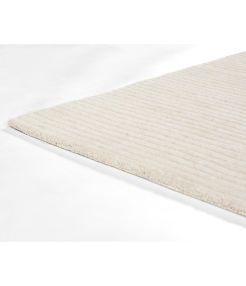 Momeni Asher ASH-1 White 2 ft. 6 in. X 8 ft. Runner Rug