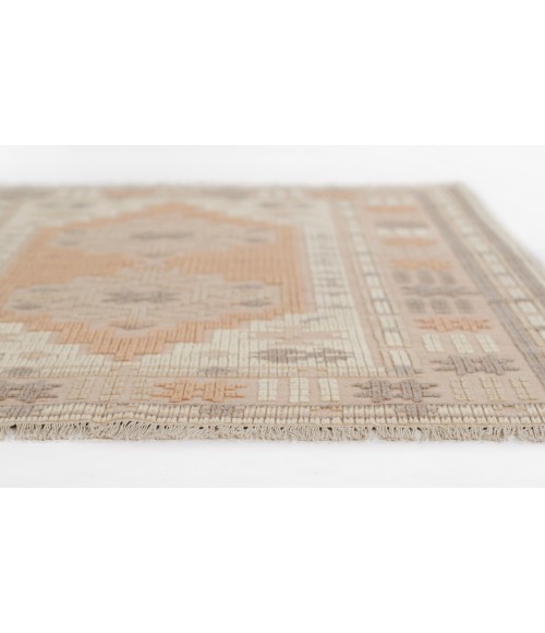 Bristol BRS-8 Blush 2' X 3' Momeni Bristol BRS-8 Blush 2' X 3' Area Rug