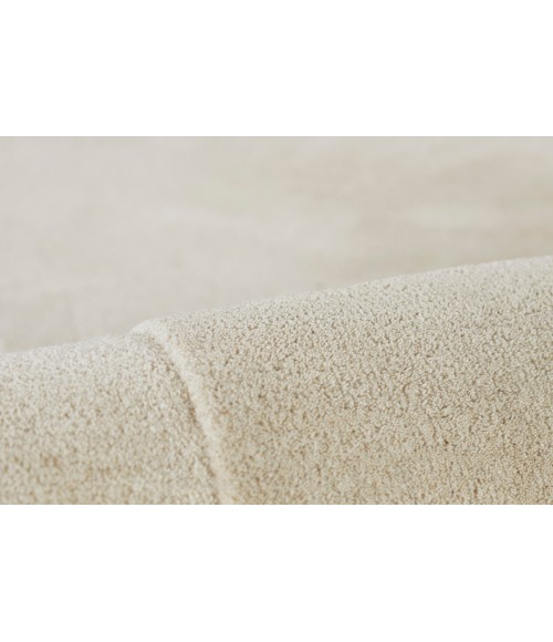 Momeni Claud CUD-1 Ivory 7'3" X 11' Kidney Area Rug