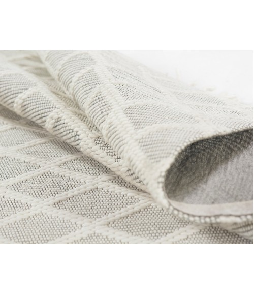 Ember Area Rug Momeni Ember Area Rug EMR-2 Ivory 5' X 8'