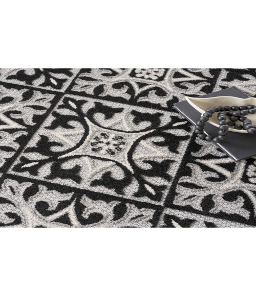 Nourison Aloha Black White ALH34 7’10” Round Rug