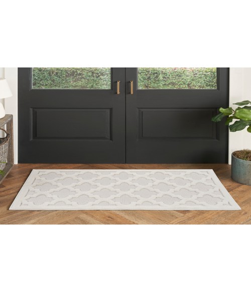 Nourison Easy Care Ivory/White NES01 2 ft. X 4 ft. Rectangle Rug