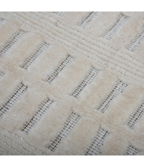 Rizzy Home Manhattan Ivory MAH702 5 ft. X 8 ft. Rect. Rug