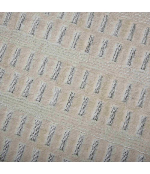 Rizzy Home Manhattan Ivory MAH702 5 ft. X 8 ft. Rect. Rug