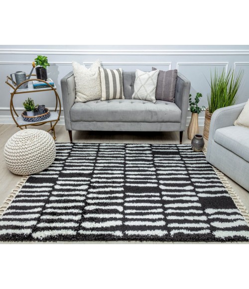 CosmoLiving By Cosmopolitan Bevar RA32583 Black Area Rug 2 ft. 6 in. x 4 ft. Rectangle