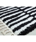 CosmoLiving By Cosmopolitan Bevar RA32583 Black Area Rug 2 ft. 6 in. x 4 ft. Rectangle