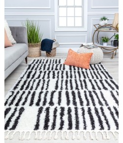 CosmoLiving By Cosmopolitan Bevar RA32595 White Area Rug 2 ft. 6 in. x 4 ft. Rectangle