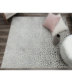 CosmoLiving By Cosmopolitan Natura RA28344 white Area Rug 5 ft. x 7 ft. Rectangle
