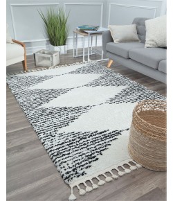 CosmoLiving By Cosmopolitan Moon RA28937 White Area Rug 2 ft. 2 in. x 8 ft. Runner