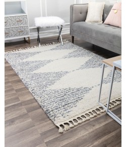 CosmoLiving By Cosmopolitan Moon RA28195 White Area Rug 5 ft. x 7 ft. Rectangle