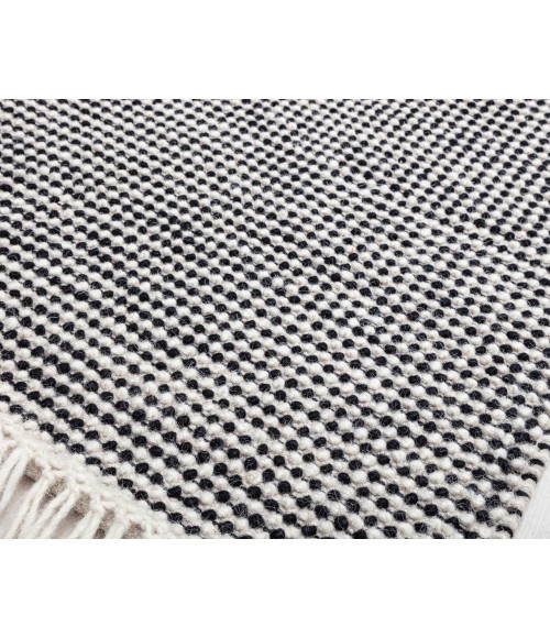 Rugs America Romen RA32032 Black Area Rug 5 ft. x 7 ft. Rectangle