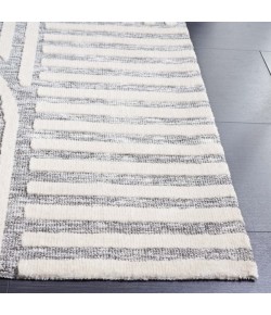 Safavieh Audrey AUD106 Grey / Ivory 5'-0" x 7'-0" Rectangle Area Rug