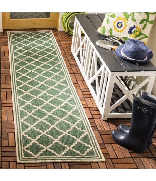 Safavieh Beach House BHS121 Green / Creme 2'-2" X 6' Runner Area Rug