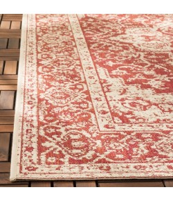 Safavieh Beach House BHS137 Red / Creme 4' X 4' Round Area Rug