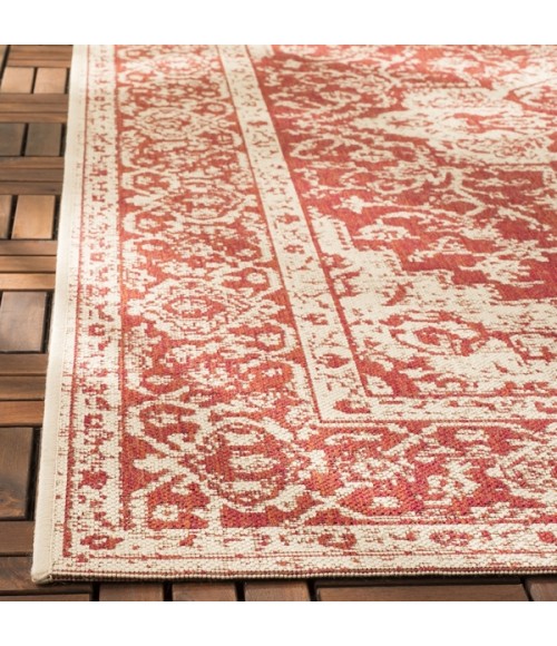 Safavieh Beach House BHS137 Red / Creme 4' X 4' Round Area Rug