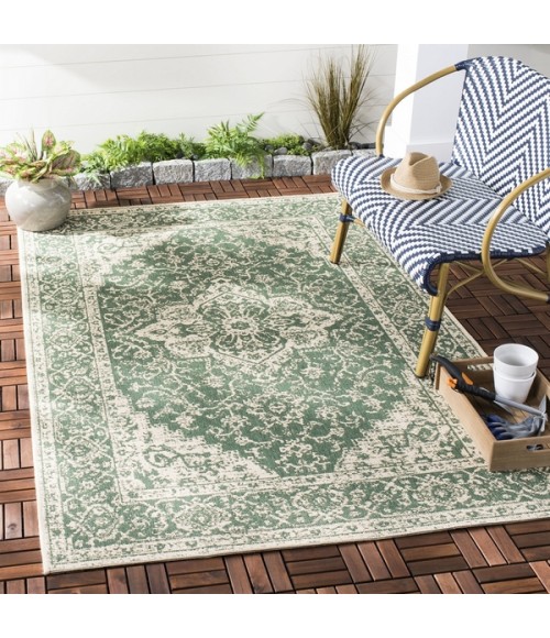 Safavieh Beach House BHS137 Green / Creme 6'-7" X 9'-2" Rectangle Area Rug