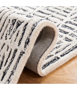 Safavieh Ebony Black / Ivory EBN110 6 ft. X 9 ft. Rectangle Rug