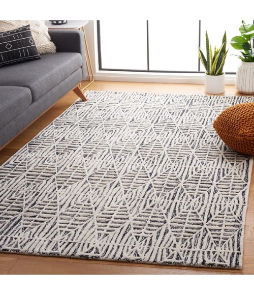 Safavieh Ebony Black / Ivory EBN110 6 ft. X 9 ft. Rectangle Rug