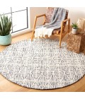 Safavieh Ebony Black / Ivory EBN110 6 ft. X 6 ft. Round Rug