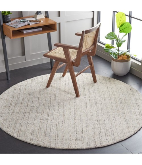 Safavieh Ebony Grey / Ivory EBN111 6 ft. X 6 ft. Round Rug